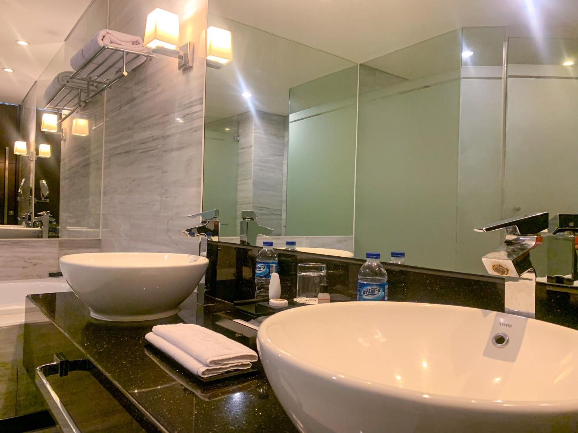 Po Hotel Semarang Kültér fotó