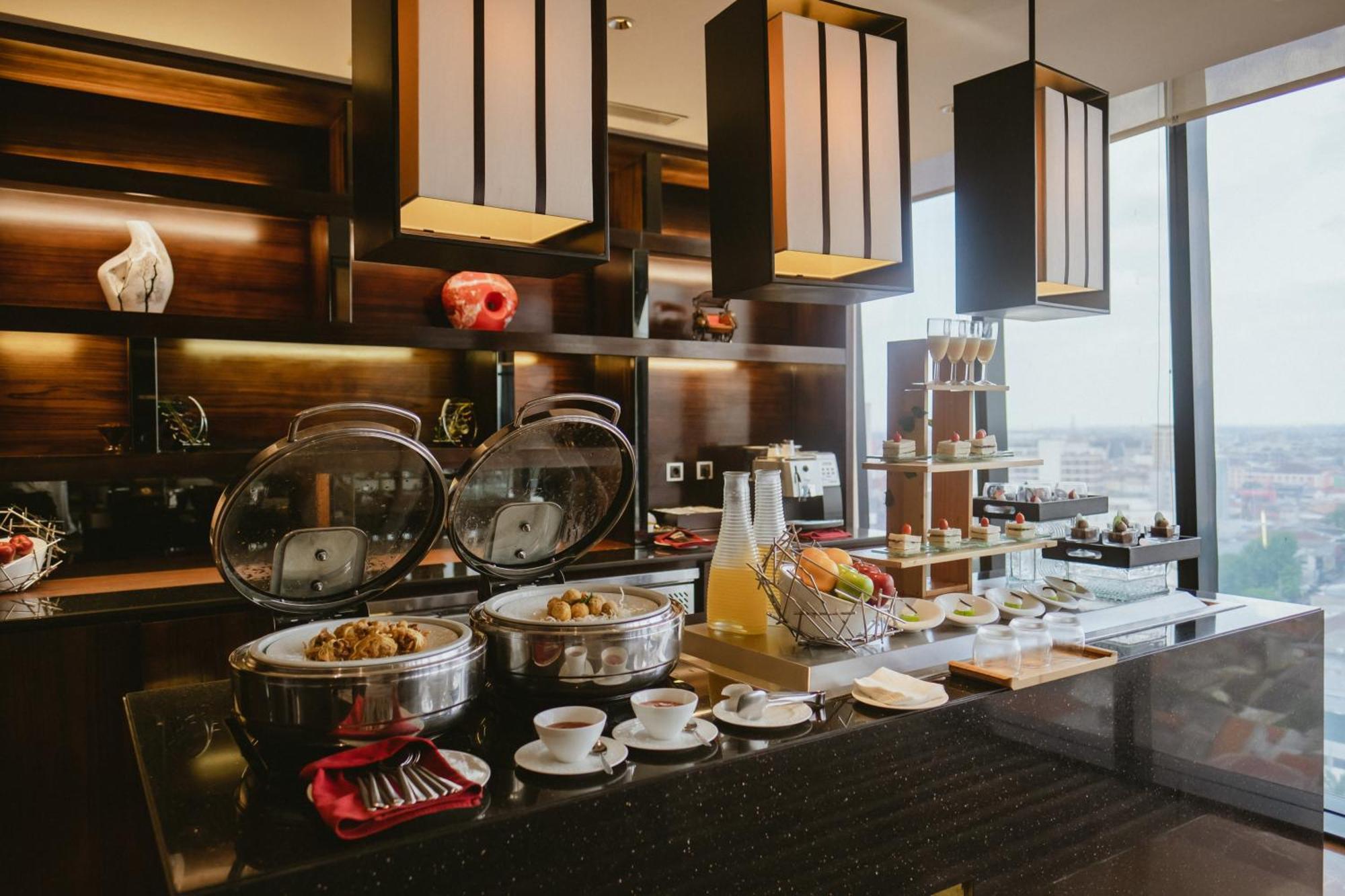 Po Hotel Semarang Kültér fotó