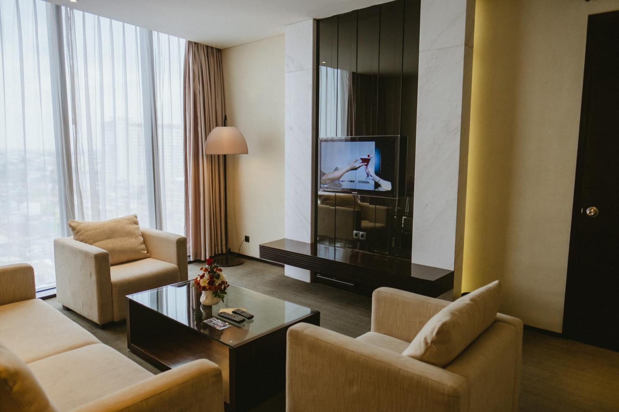 Po Hotel Semarang Kültér fotó