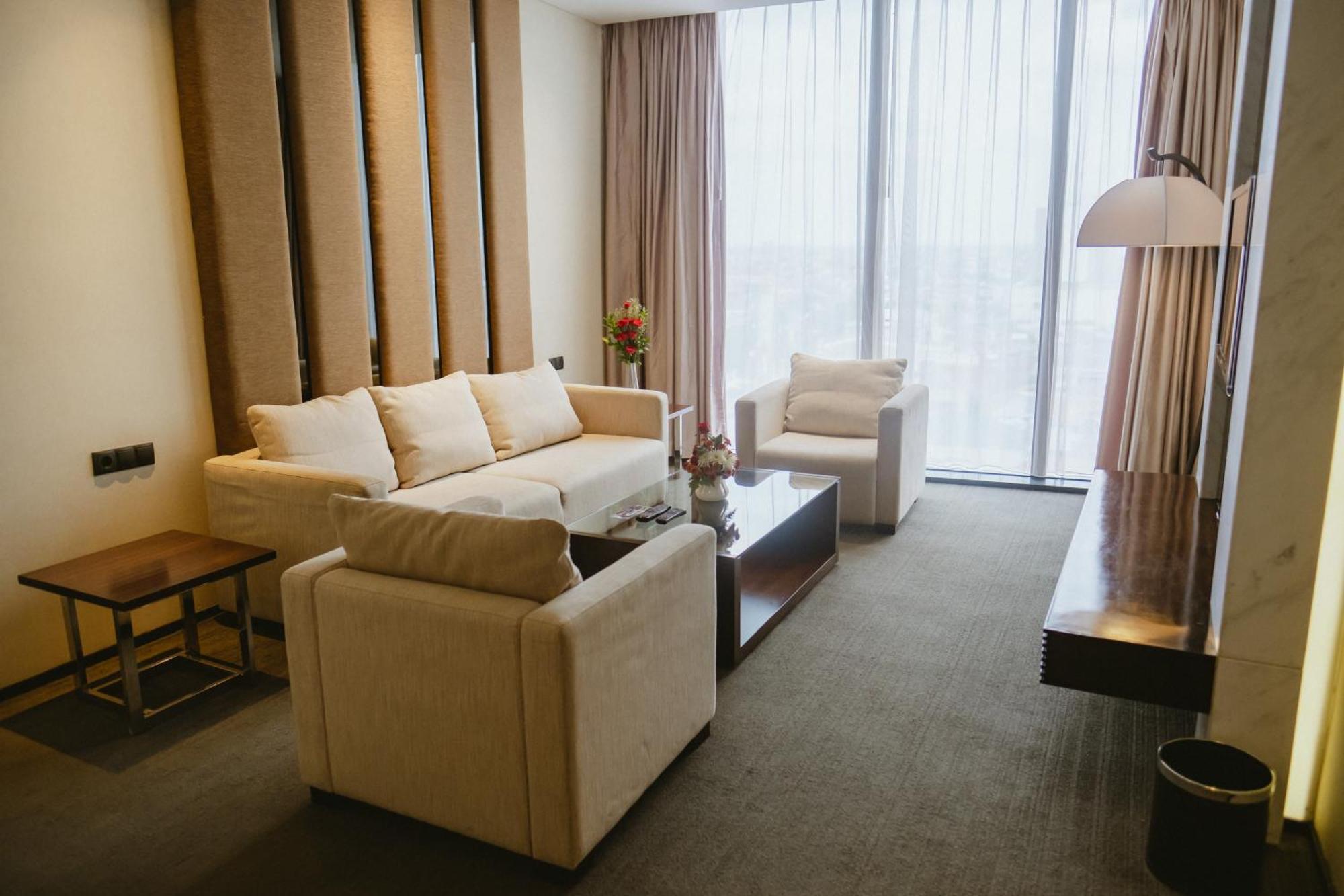 Po Hotel Semarang Kültér fotó