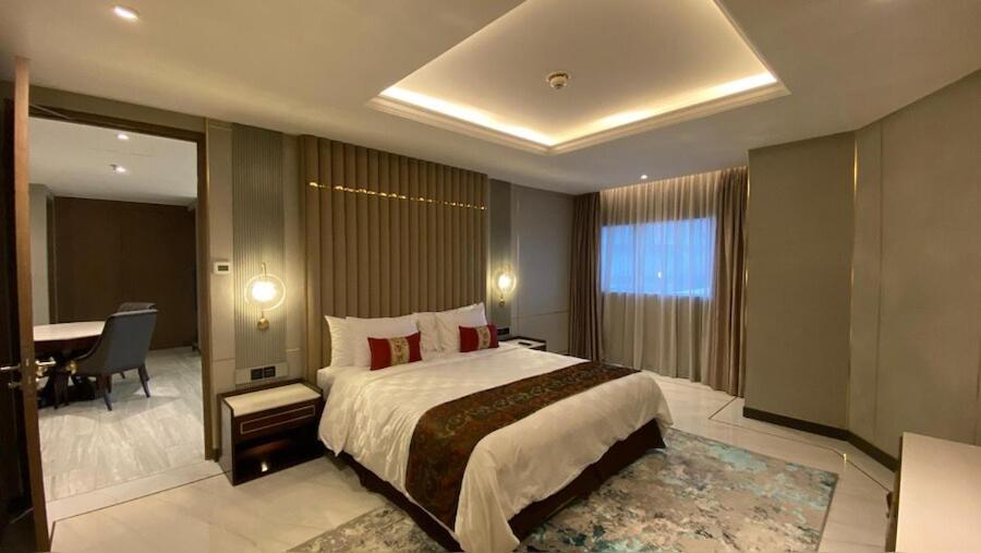 Po Hotel Semarang Kültér fotó