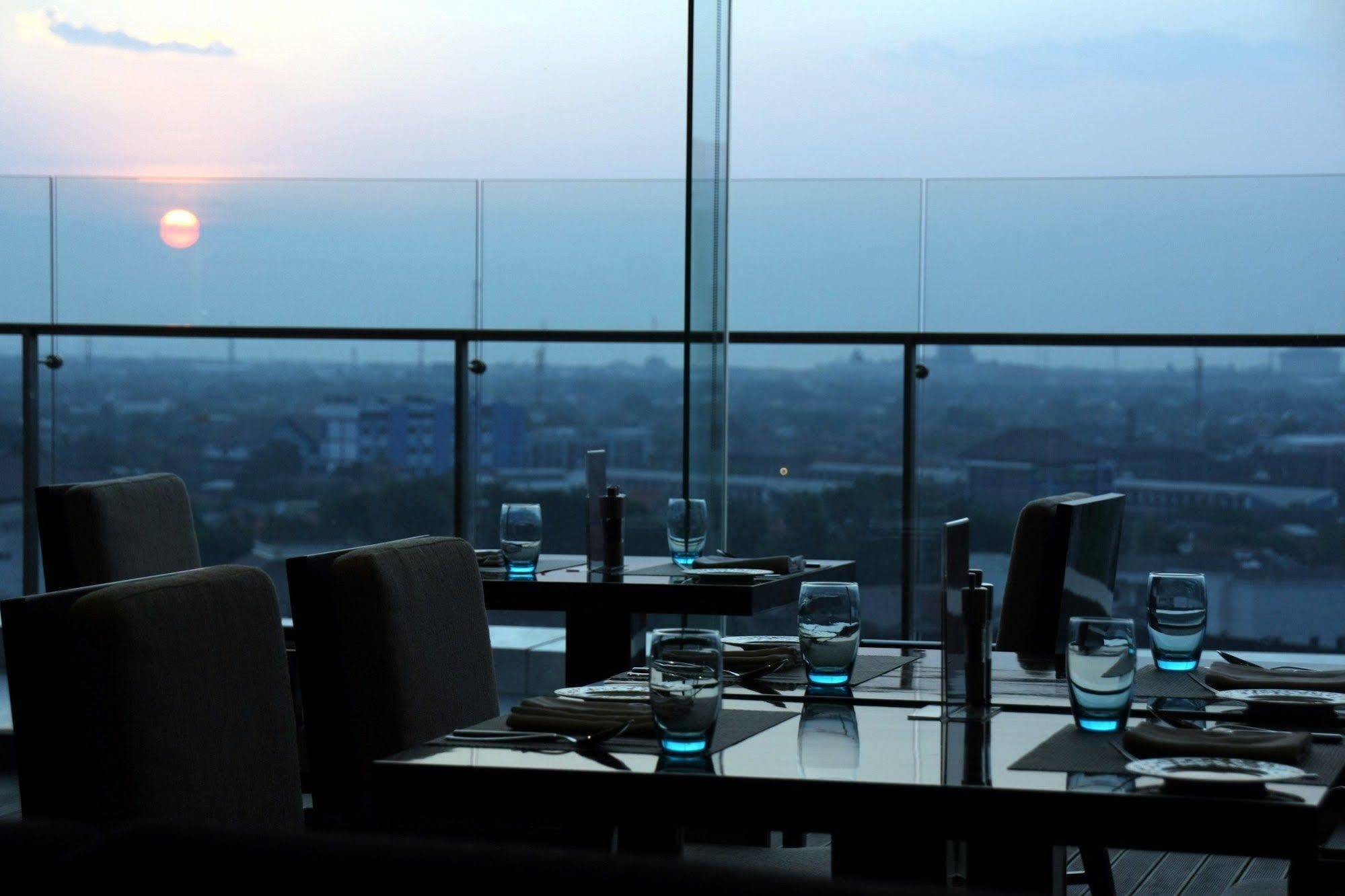 Po Hotel Semarang Kültér fotó